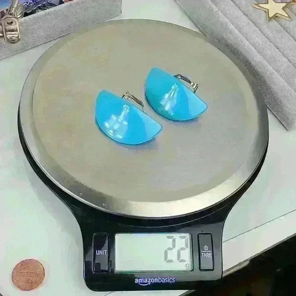 Vintage Blue plastic earrings clip-on style 💙 - Picture 10 of 10